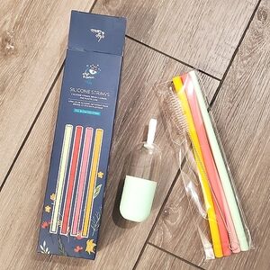 Reusable silicone straw set